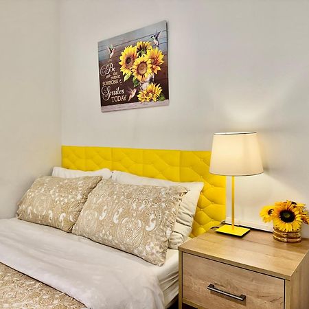 Private Room With Shared Bathroom On The 1St Floor 10 Minutes Walk To University Of Washington سياتل المظهر الخارجي الصورة