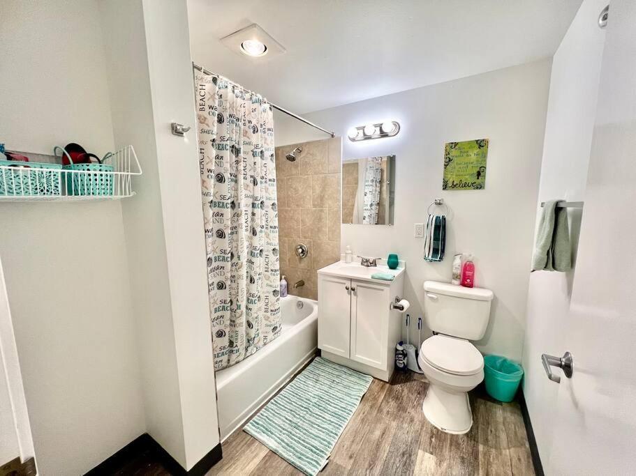 Private Room With Shared Bathroom On The 1St Floor 10 Minutes Walk To University Of Washington سياتل المظهر الخارجي الصورة
